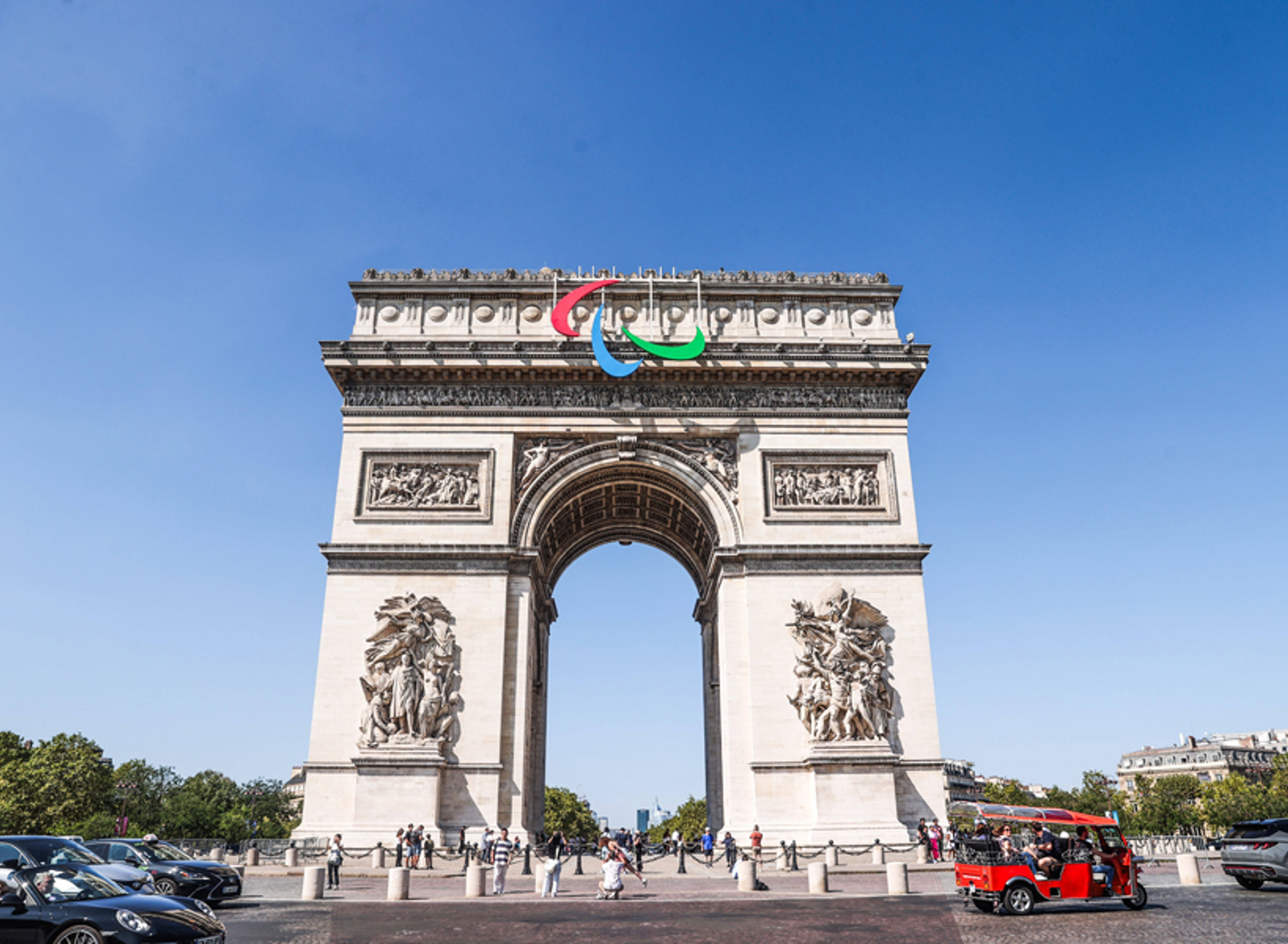 Arc De Triomphe Met Agito's BSR AGENCY