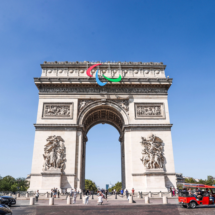 Arc De Triomphe Met Agito's BSR AGENCY