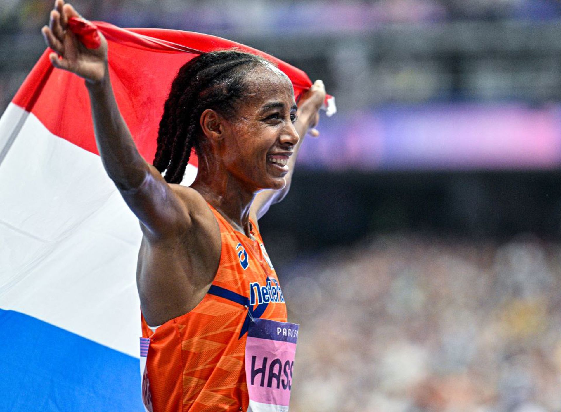 Sifan Hassan Met Vlag OS Parijs 5000M Zilver BSR AGENCY